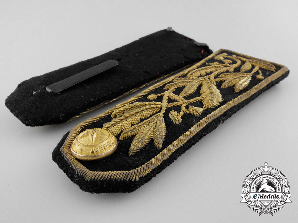 a_pair_of_french_foreign_legion_officer's_shoulder_boards_s0928468