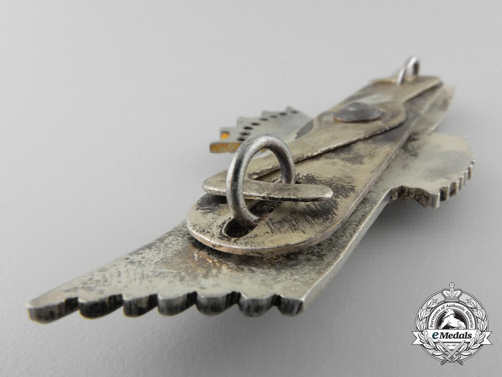 a_spanish_franco_period_air_force_radio_operator’s_wing_t_185