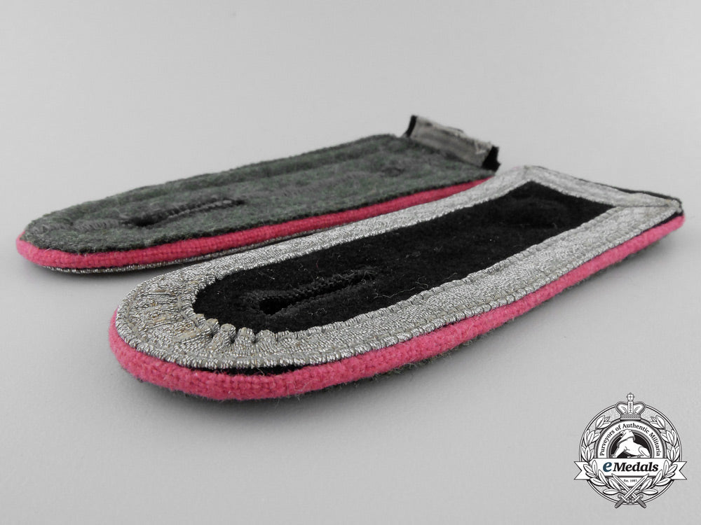 a_pair_of_waffen-_ss_panzer_shoulder_straps_to_an_unteroffizier_t_435