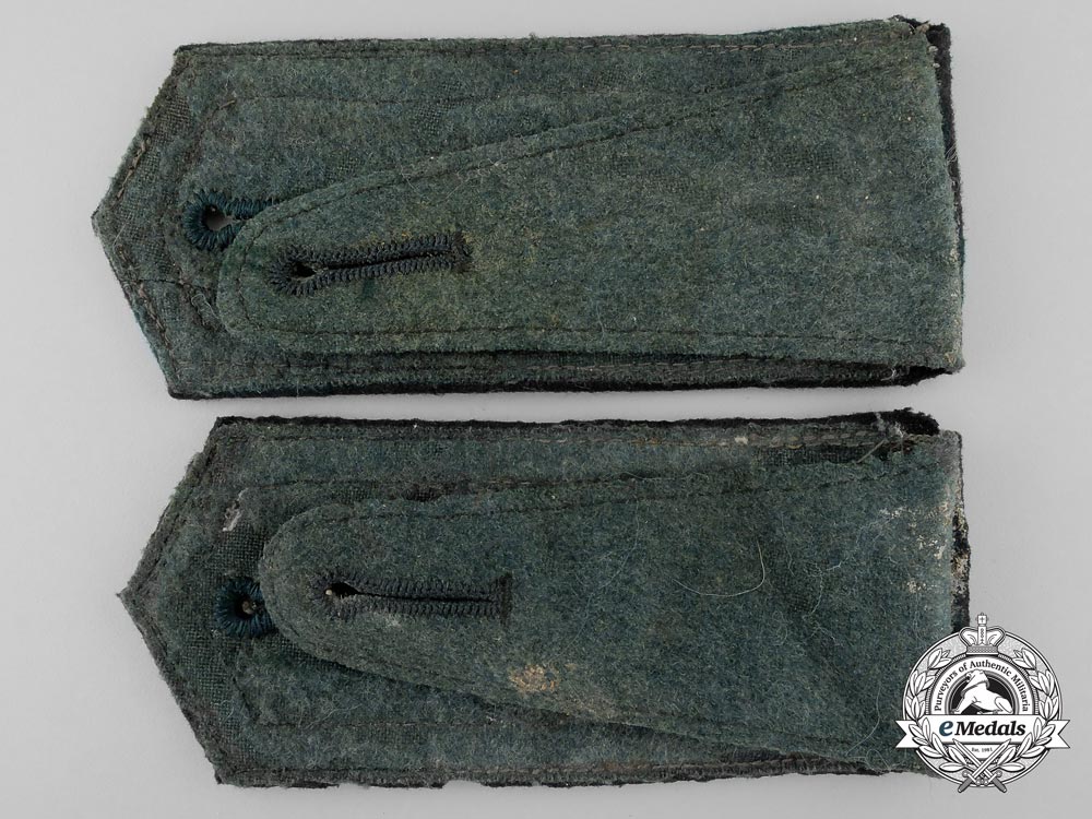 an_early_pair_of_german_army_infantry_shoulder_straps;_unteroffizier124_th_regiment_t_440