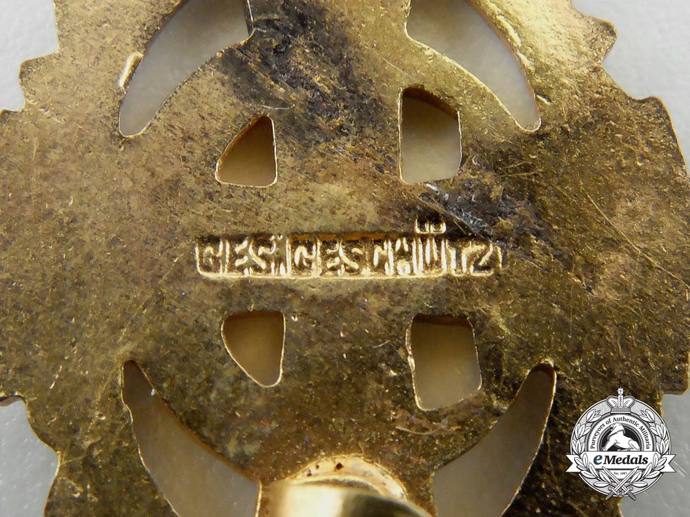 three_fist_war_period_austrian_badges_t_680