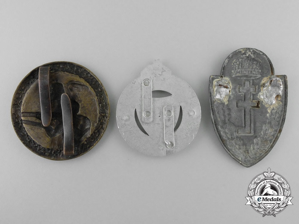 three_hungarian_badges_t_914