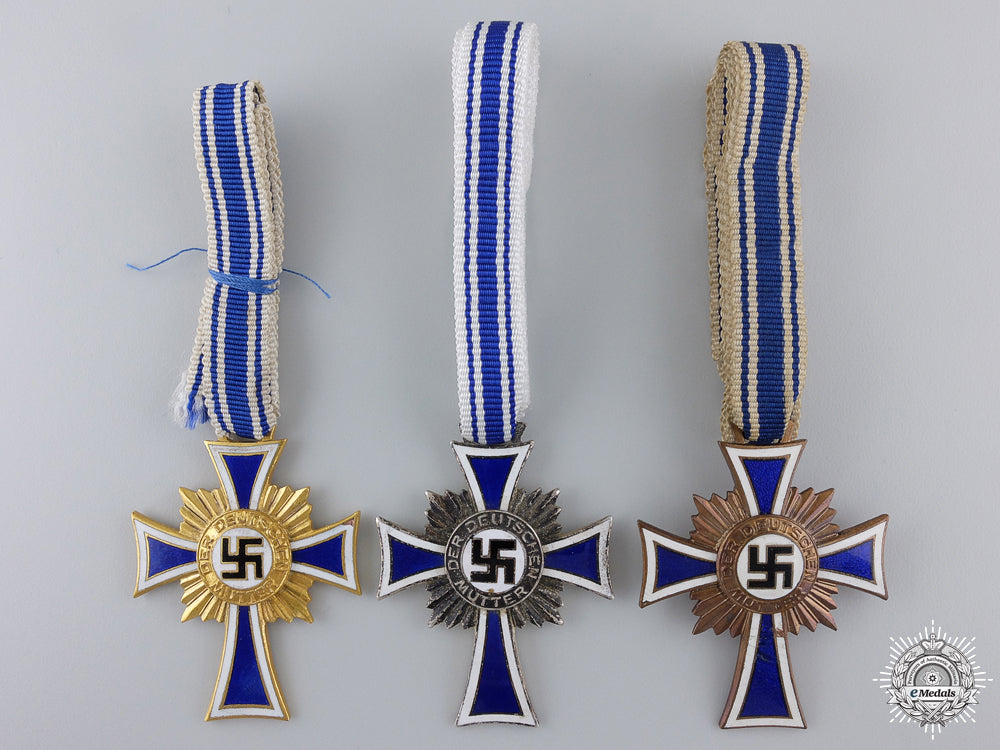 three_second_war_german_mother's_crosses_three_second_war_54df747feafda
