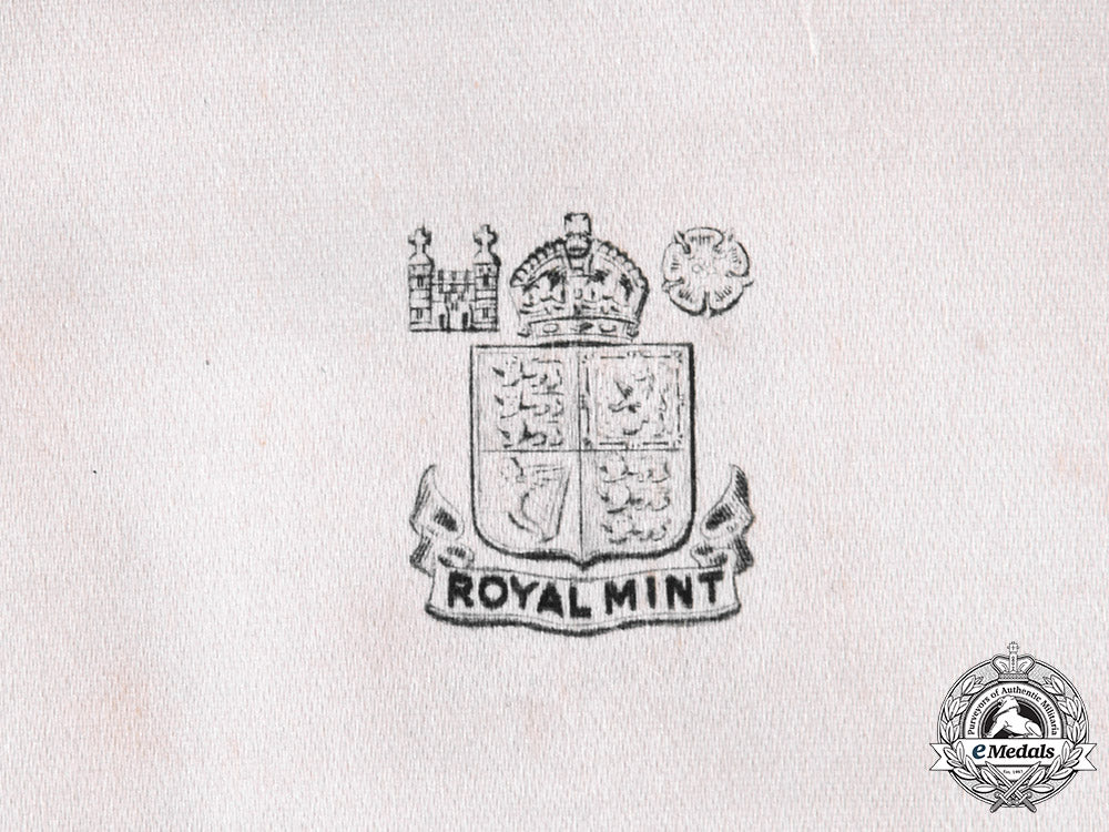 united_kingdom._a_george_vi_military_cross_with_case_tray511_lo_062