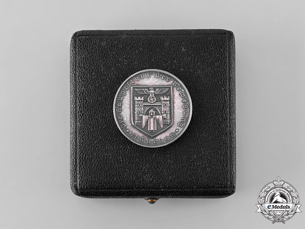 germany,_third_reich._a_münch_commemorative_medal_for_service_workers_and_labourers,_with_case_tray513_lo_032