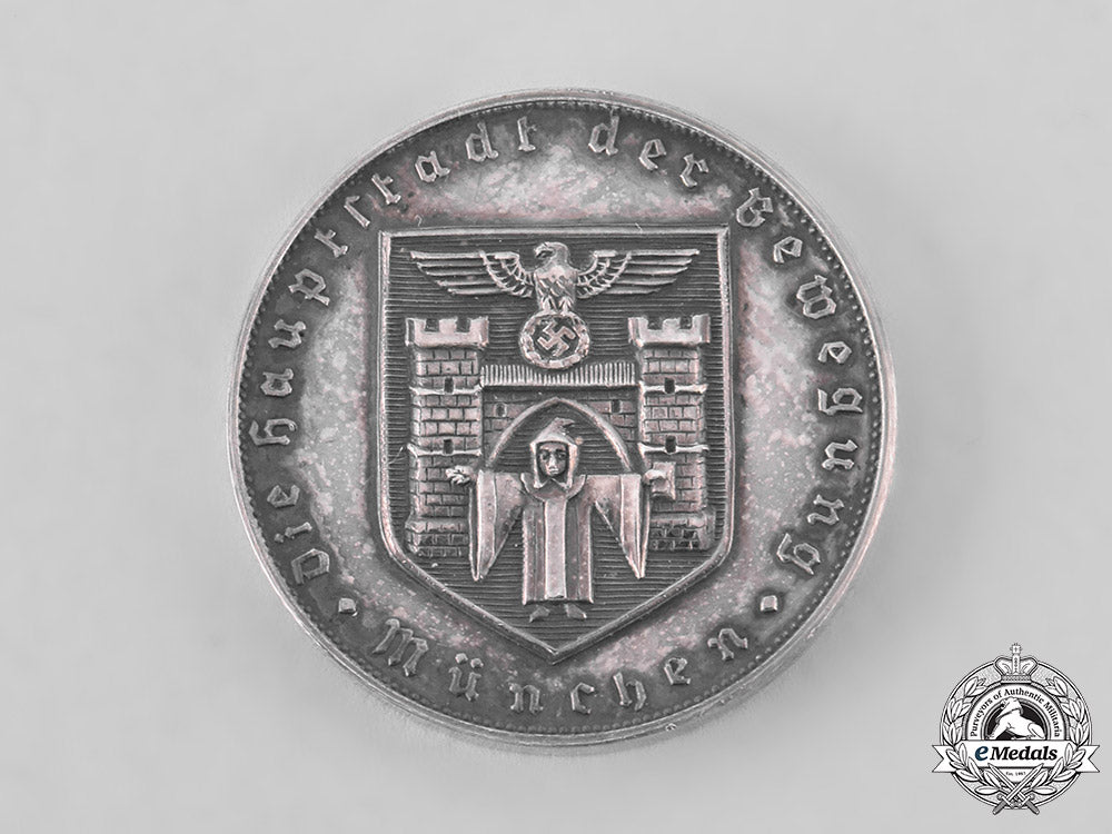 germany,_third_reich._a_münch_commemorative_medal_for_service_workers_and_labourers,_with_case_tray513_lo_033