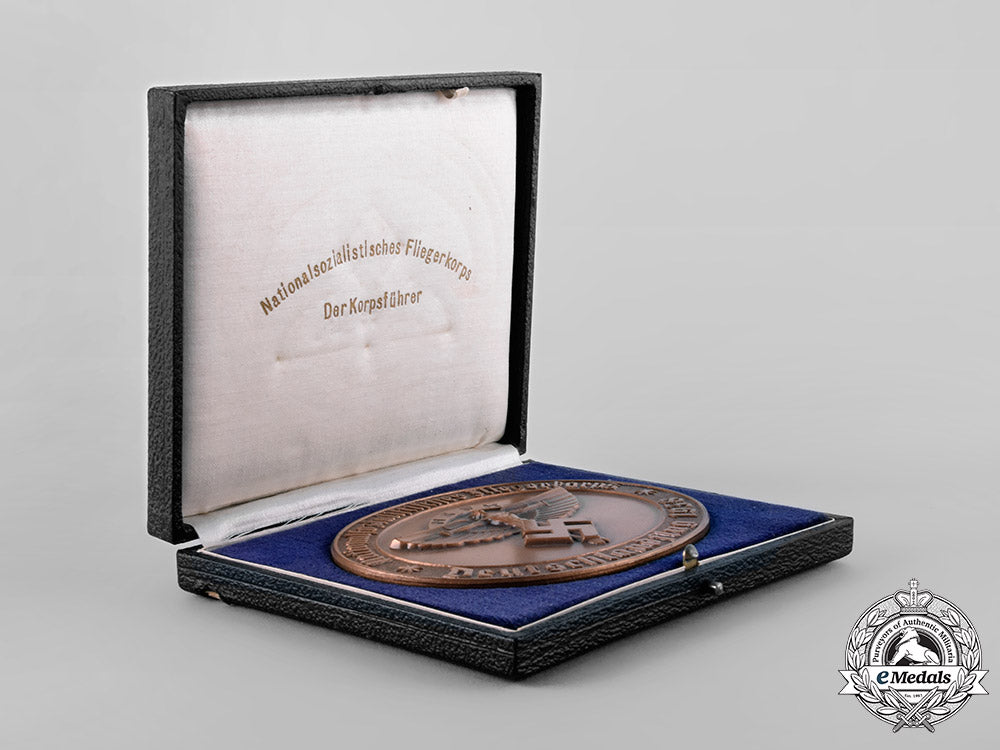 germany,_nsfk._a1938_national_socialist_flying_corps(_nsfk)_flight_award_table_medal,_with_case_tray513_lo_050