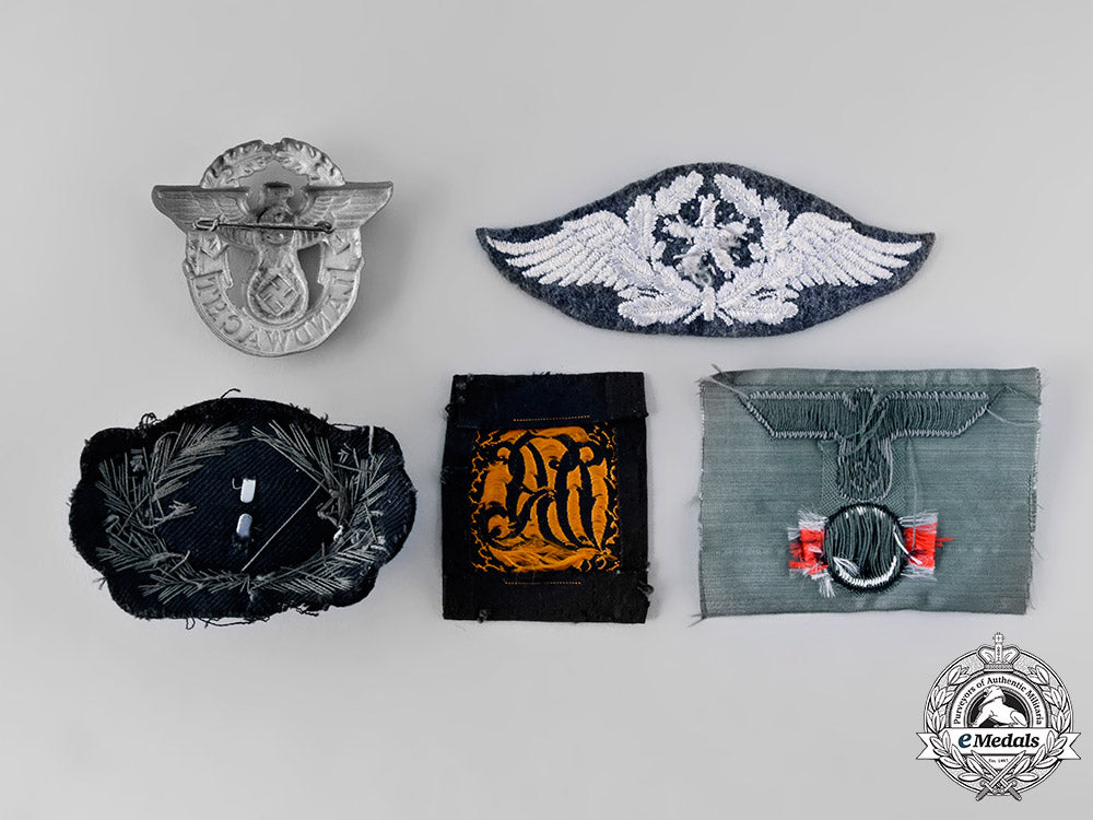 germany,_third_reich._a_lot_of_uniform_insignia_tray514_lo_002