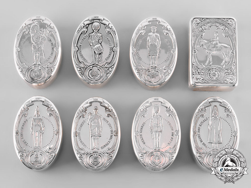 united_kingdom._a_lot_of_eight_silver_regimental_snuff_boxes_tst_956_lo_001