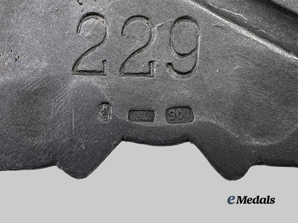 czechoslovakia,_socialist_republic._a_military_technical_academy_badge1954_e_medals__m0625-141_4