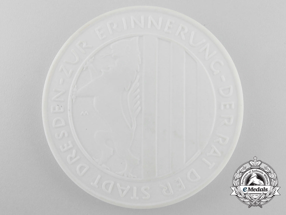 a_dresden_city_council_award_with_case_v_350