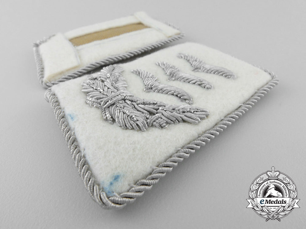 a_pair_of_herman_göring_division_hauptmann’s_collar_tabs_v_364