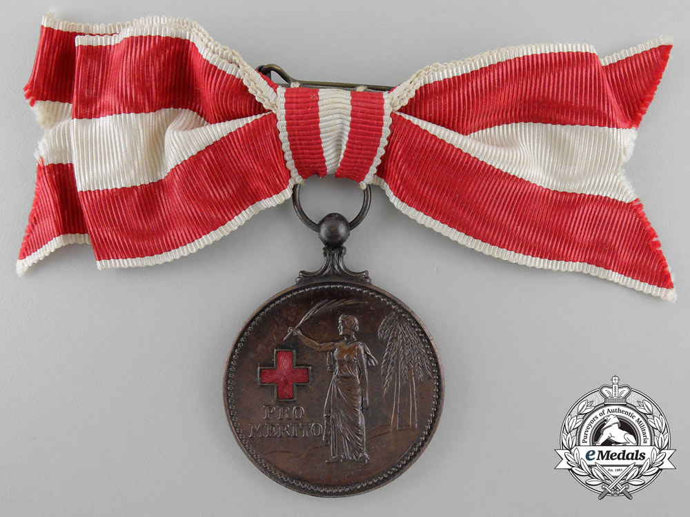 netherlands,_kingdom._a_red_cross_merit_medal,_ladies_version,_c.1950_v_481_1