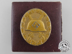A Gold Grade Wound Badge With Case Of Issue