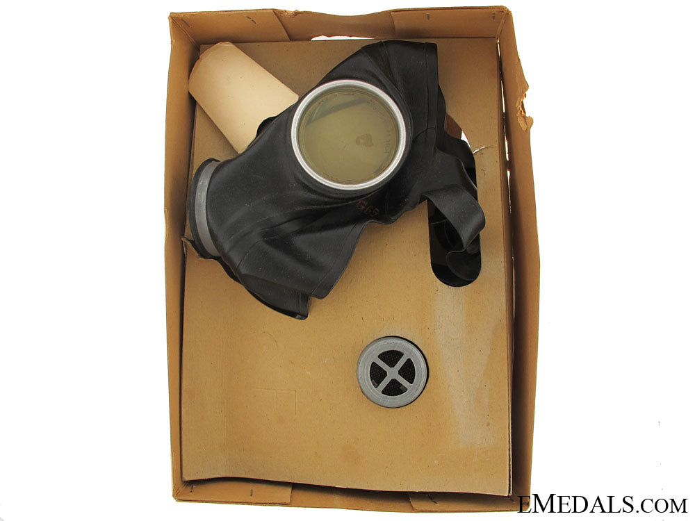 wwii_german_civilian_gas_mask-_unissued_wwii_civilian_ga_50d21d42ce694
