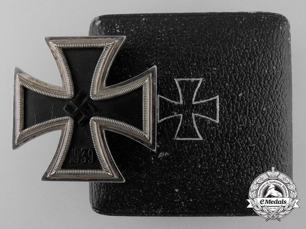 an1939_first_class_iron_cross;_marked26_with_case_x_524