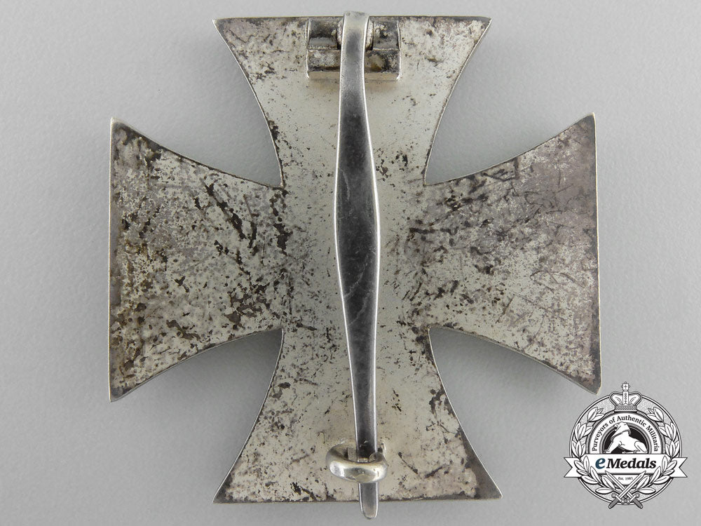 an1939_first_class_iron_cross;_marked26_with_case_x_528