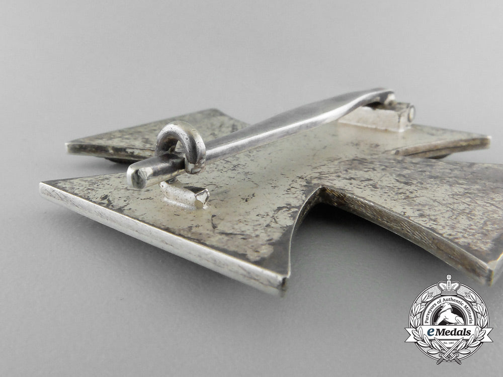 an1939_first_class_iron_cross;_marked26_with_case_x_531