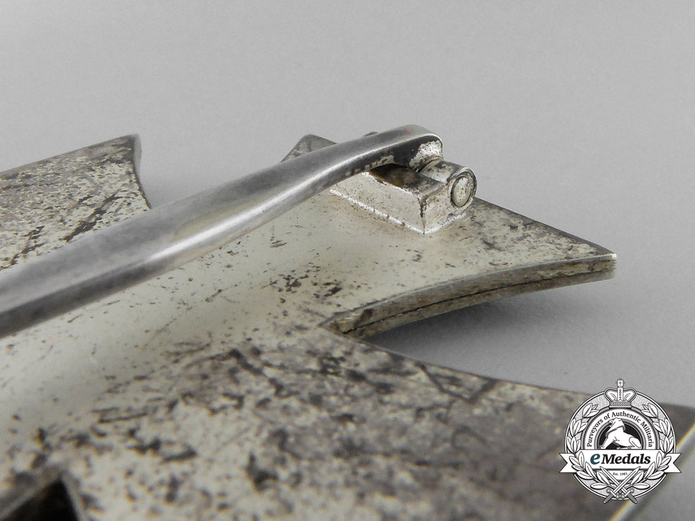an1939_first_class_iron_cross;_marked26_with_case_x_532