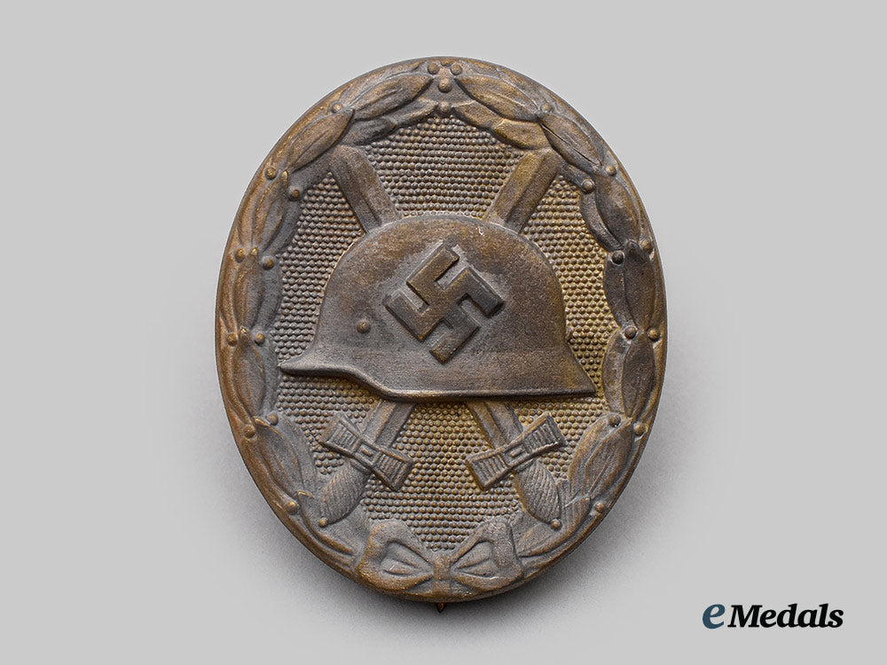 germany,_wehrmacht._a_gold_grade_wound_badge,_with_award_document,_to_late-_war_recipient_unteroffizier_kurt_abraham_015_ai1_8559