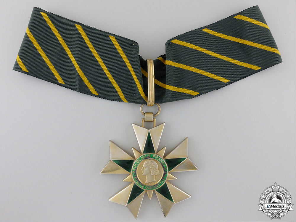 france,_third_republic._an_order_of_merit_for_combatants,_commander's_badge,_c.1960_02.jpg55789c10dea8a