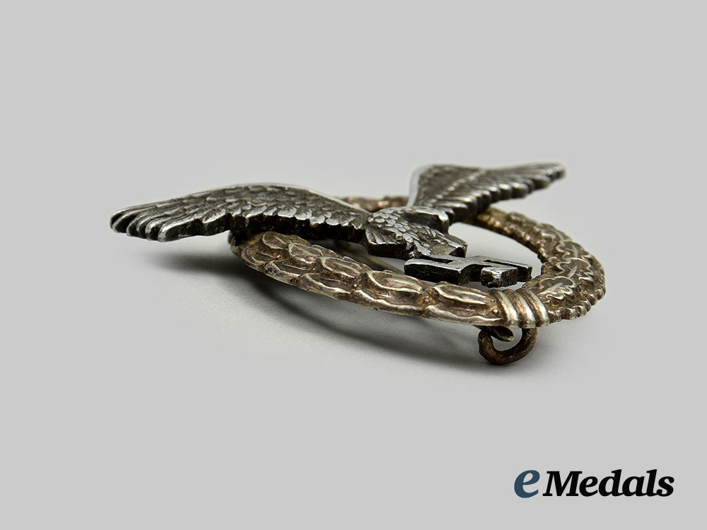 germany,_luftwaffe._a_rare_pilot’s_badge,_thin_wreath_aluminum_eagle_version,_by_f.w._assmann&_söhne_027_ai1_9554_1_1