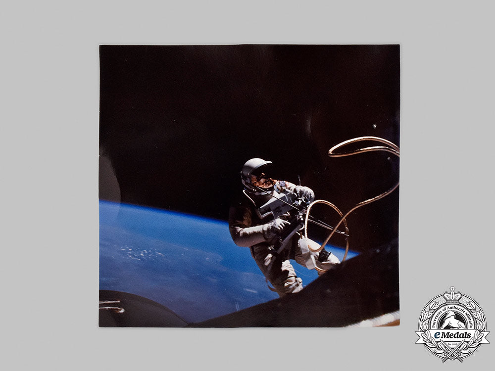 united_states._the_veteran_of_foreign_wars_national_space_award_to_e._white_usaf_029_m21_mnc9401_1_1