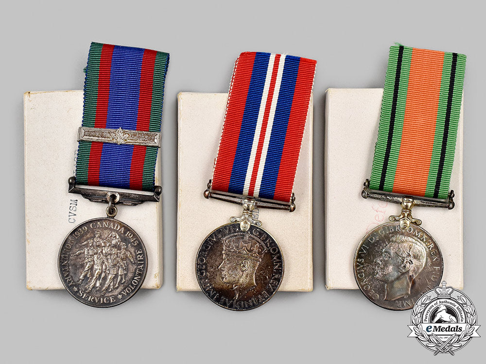 canada,_commonwealth._three_second_war_canadian-_issued_medals,_boxed_02_m21_mnc5808