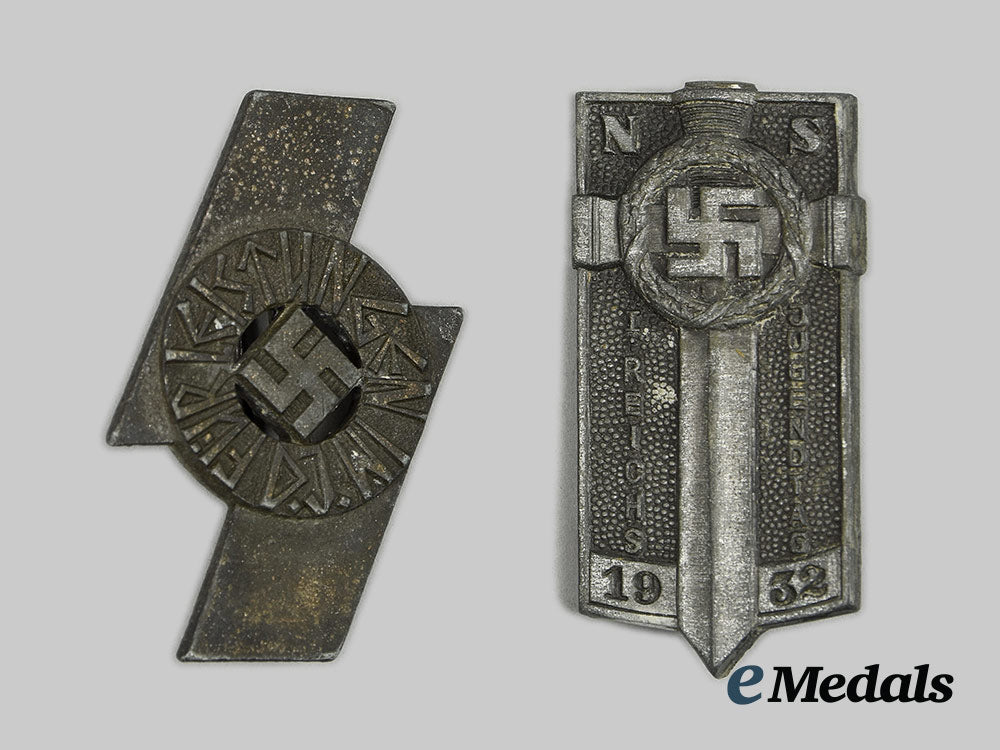 germany,_third_reich._a_pair_of_youth_badge_030_ai1_9558_1_1_1