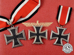Germany, Wehrmacht. A Knight’s Cross Of The Iron Cross With Presentation Case, By Gebrüder Godet