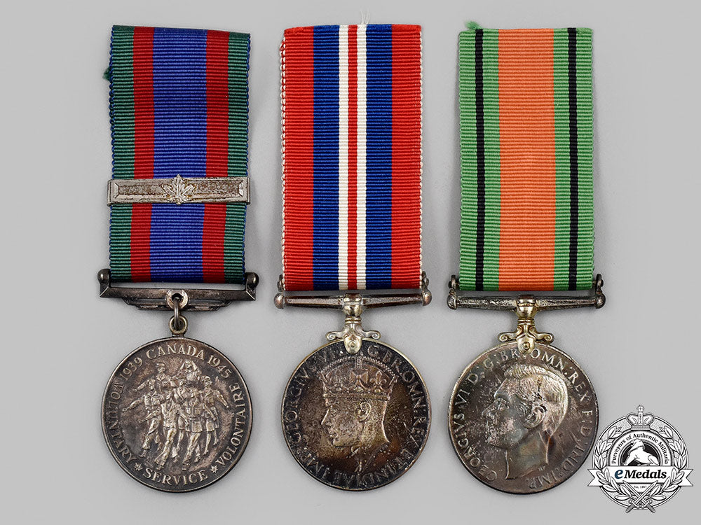 canada,_commonwealth._three_second_war_canadian-_issued_medals,_boxed_03_m21_mnc5809