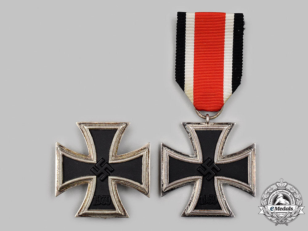 germany,_wehrmacht._a_knight’s_cross_of_the_iron_cross_with_presentation_case,_by_gebrüder_godet_045_m21_mnc9419