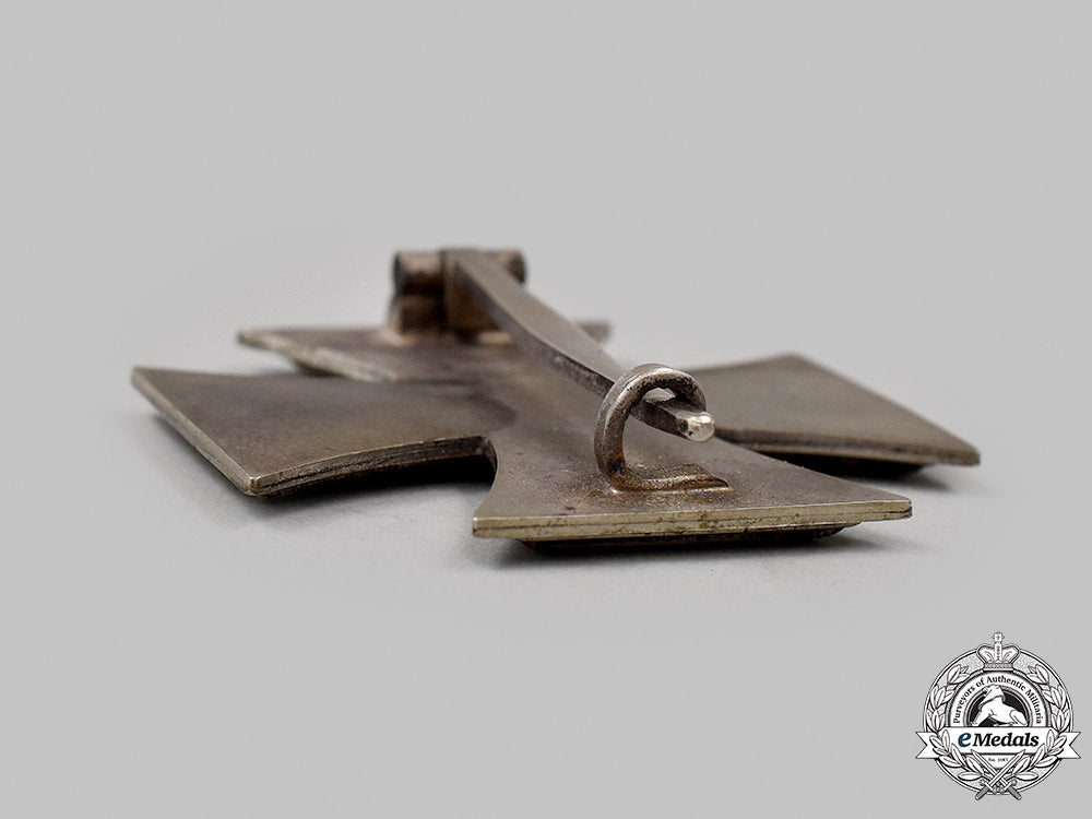 germany,_wehrmacht._a_knight’s_cross_of_the_iron_cross_with_presentation_case,_by_gebrüder_godet_047_m21_mnc9423