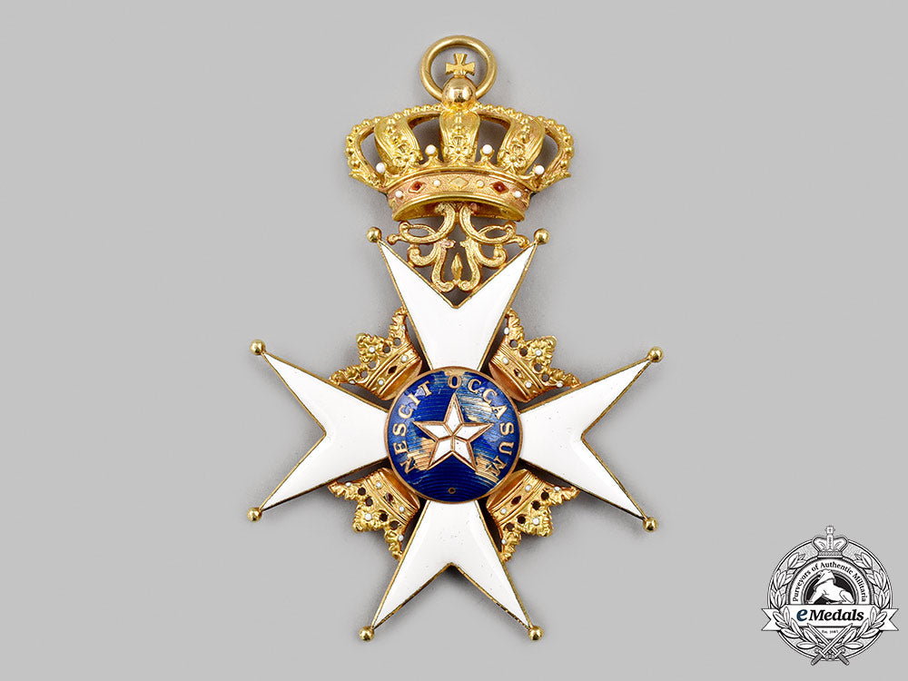 sweden,_kingdom._an_order_of_the_north_star,_grand_cross_set_in_gold,_c.1910_04_m21_mnc0737_1