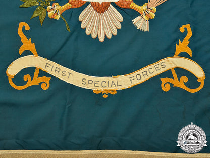 united_states._a5_th_special_forces_group_flag_sent_to_vietnam_and_later_given_to‘_colonel’_martha_raye_in1971_04_m21_mnc1428