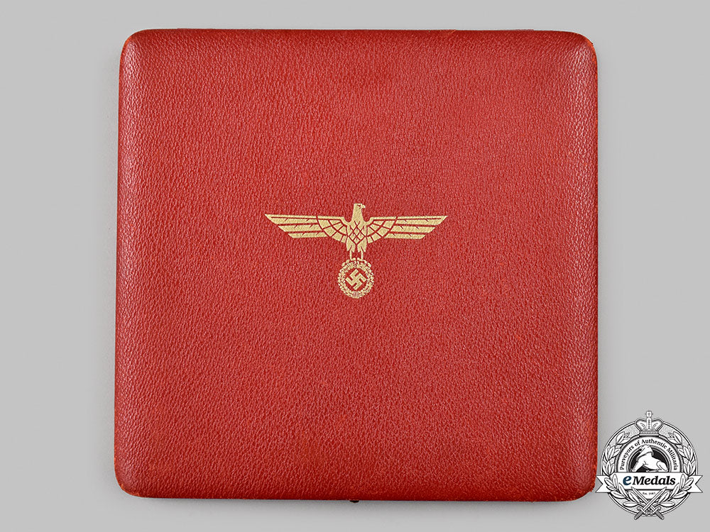 germany,_wehrmacht._a_knight’s_cross_of_the_iron_cross_with_presentation_case,_by_gebrüder_godet_050_m21_mnc9430