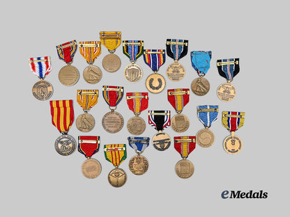 united_states._a_lot_of_service_medals&_decorations_e_medals__w8644_3