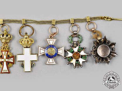international._a_miniature_chain_of_world_orders_in_gold,_c.1930_059_m21_mnc9470_1