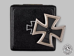 Germany, Wehrmacht. A 1939 Iron Cross I Class, With Case, By Fritz Zimmermann