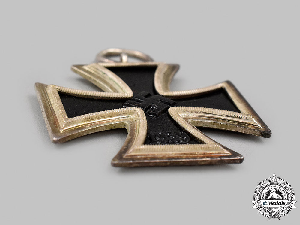 germany,_wehrmacht._a_mint1939_iron_cross_ii_class,_by_bek,_hassinger&_co._05_m21_mnc2246