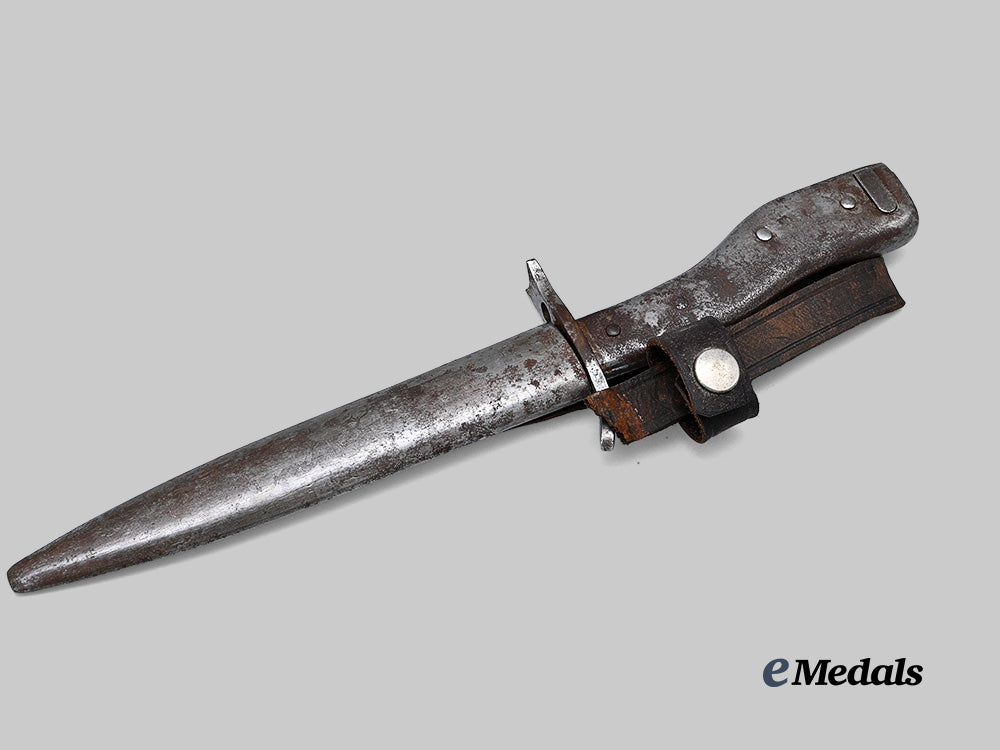 germany,_imperial._a_crank_handle_combination_bayonet_and_fighting_knife,_by_deutsche_maschinenfabrik_a_g_e_medals__g62705_2