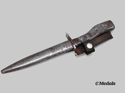 germany,_imperial._a_crank_handle_combination_bayonet_and_fighting_knife,_by_deutsche_maschinenfabrik_a_g_e_medals__g62705_2