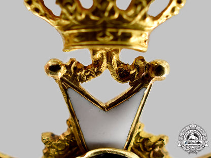 international._a_miniature_chain_of_world_orders_in_gold,_c.1930_061_m21_mnc9495_1