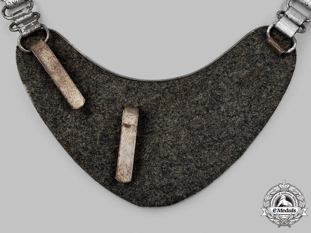 germany,_wehrmacht._a_feldgendarmerie_gorget_065_m21_mnc9639