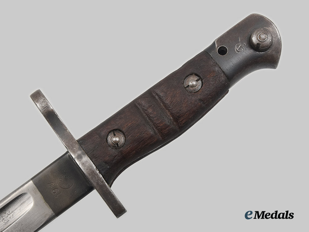 united_states._a_remington_model1917_bayonet_with_a_canadian_broad_arrow_067ai1_8517
