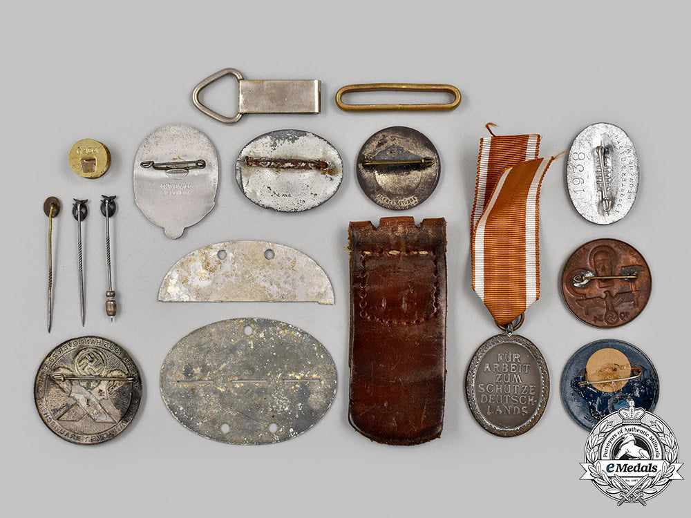 germany,_third_reich._a_mixed_lot_of_badges_and_accessories_068_m21_mnc9006_1