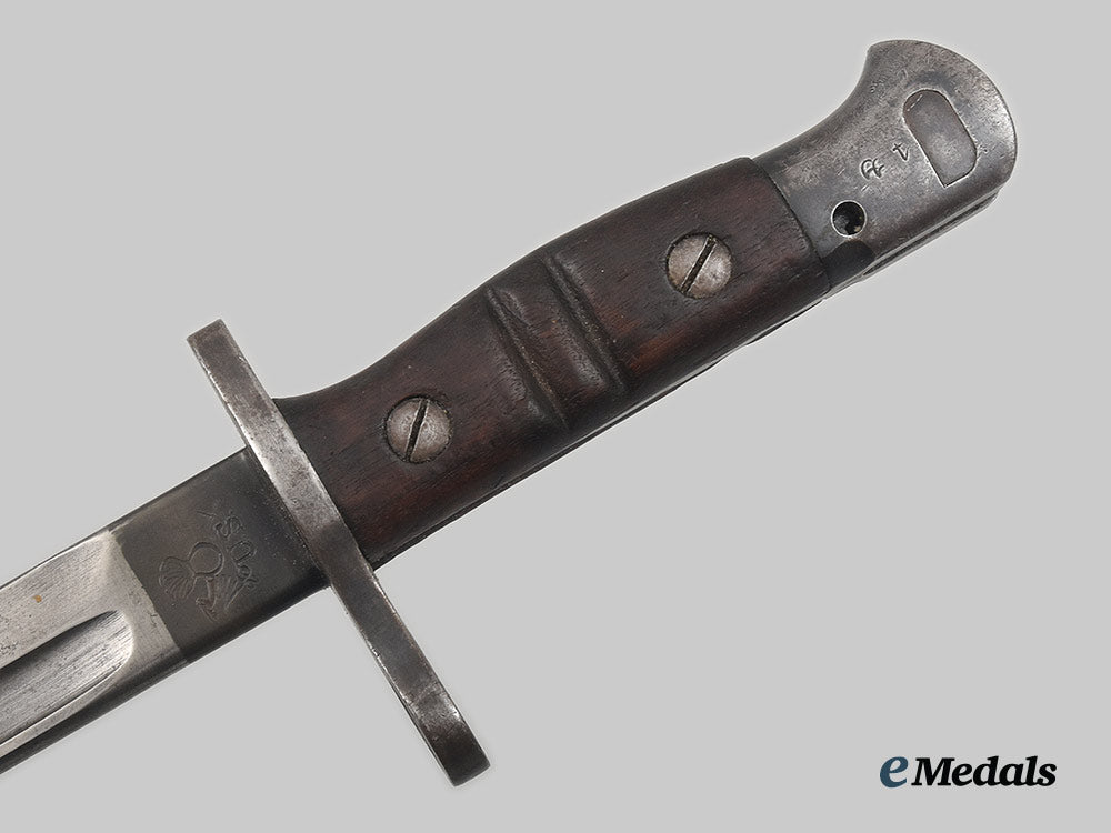 united_states._a_remington_model1917_bayonet_with_a_canadian_broad_arrow_068ai1_8518