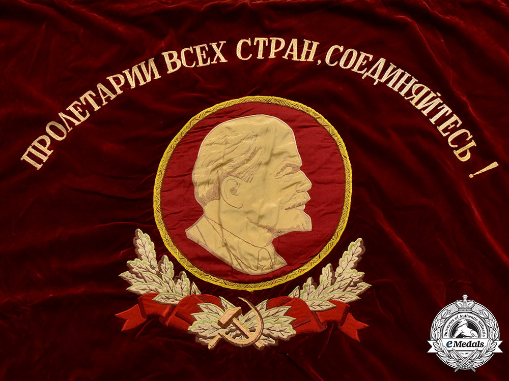 russia,_soviet_union."_workers_of_the_world_unite!"_socialist_competition_banner_06_m21_mnc5687_1_1