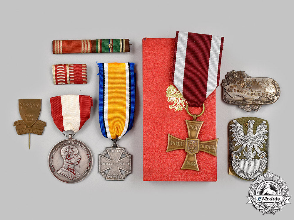 international._a_mixed_lot_of_decorations_070_m21_mnc9009