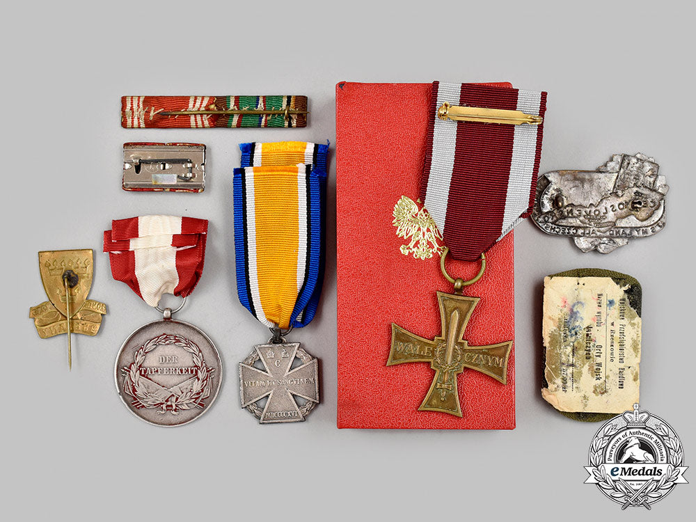 international._a_mixed_lot_of_decorations_071_m21_mnc9010